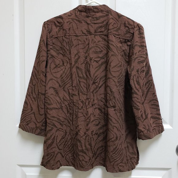 Kim Rogers Women's L Brown V Neck Button Front 3/4 Sleeve Animal Print Top - Picture 2 of 4